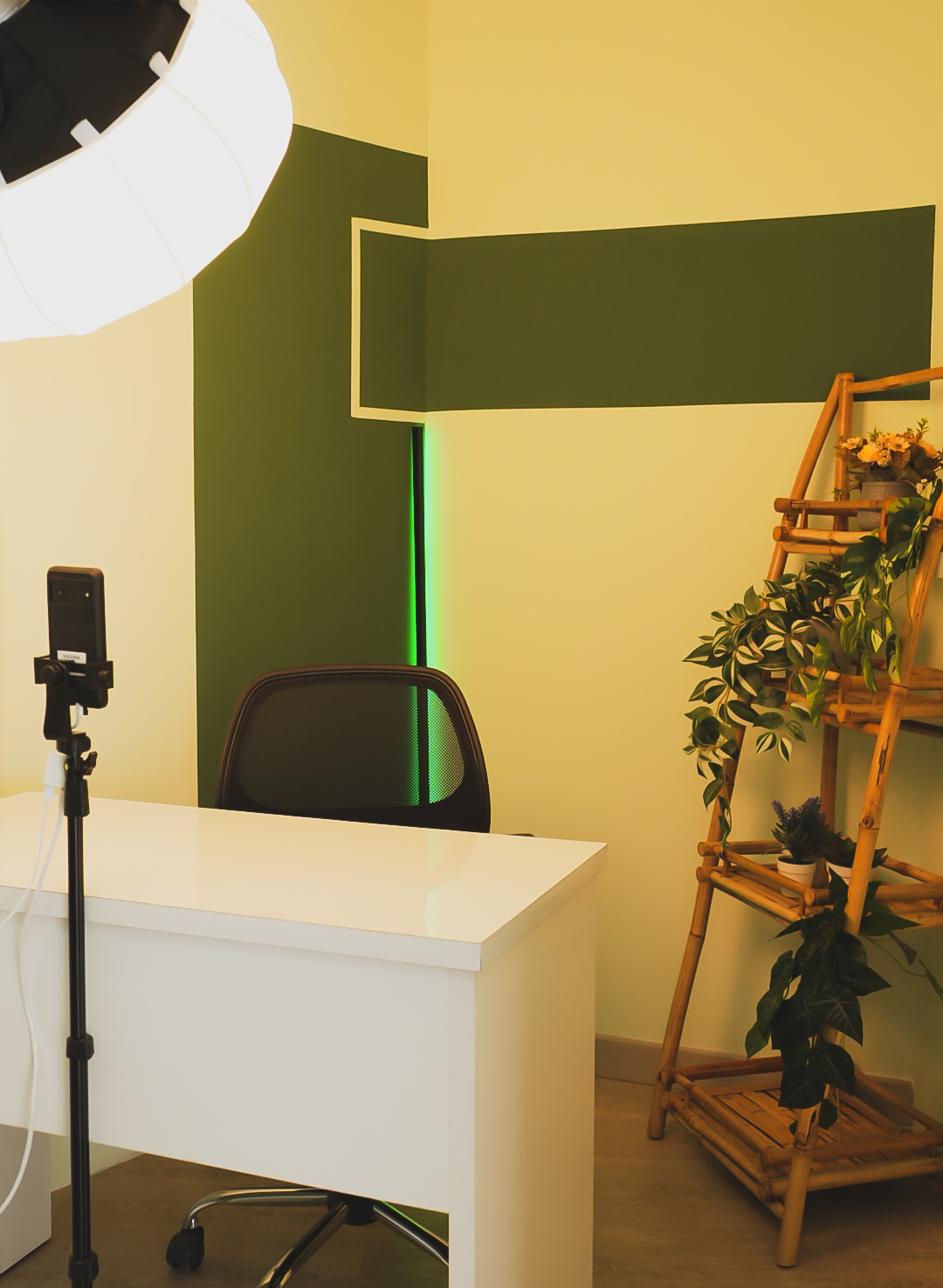 Green streaming desk